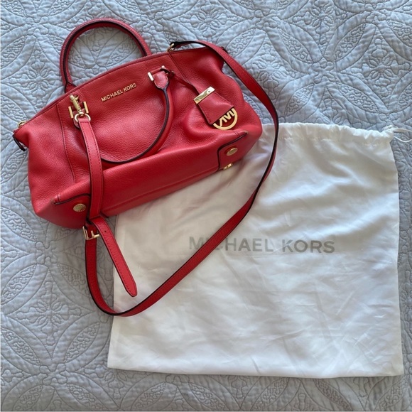 Michael Kors Pebbled Leather Coral Riley Medium Satchel Bag with Gold Hardware - Picture 4 of 15